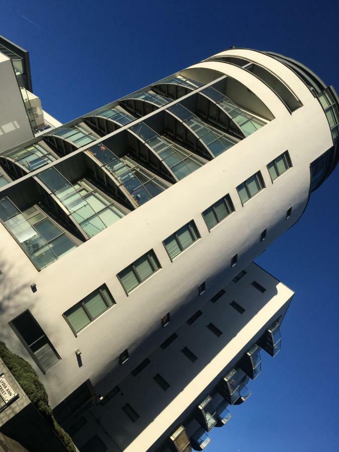 Serviced Apartment In Liverpool City Centre - Free Parking - Balcony - By Happy Days מראה חיצוני תמונה